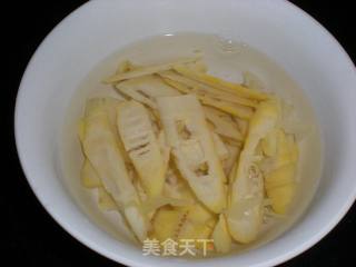 Stir-fried Spring Bamboo Shoots with Pickled Vegetables recipe