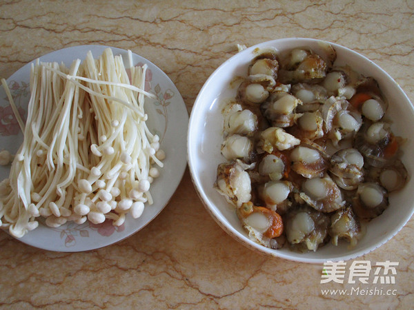 Steamed Scallop Meat with Pickled Pepper and Enoki Mushroom recipe