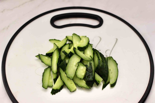 Cucumber Cuttlefish Noodle Soup recipe