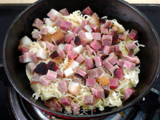 Potato Instant Noodles Braised Bacon recipe