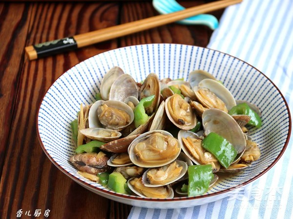 Sauce-flavored Clams recipe