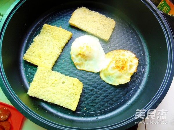 5-minute Breakfast with Toast Omelette recipe