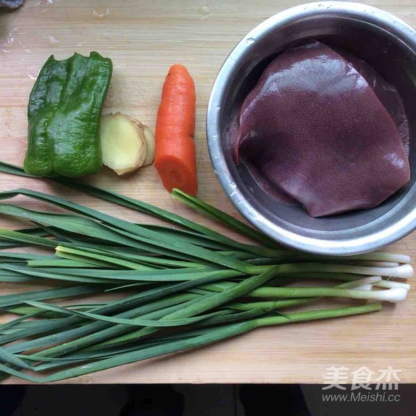 Stir-fried Pork Liver Noodles with Garlic Sprouts recipe