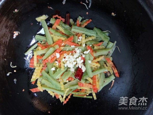 Vegetarian Stir-fried Bitter Gourd and Radish recipe