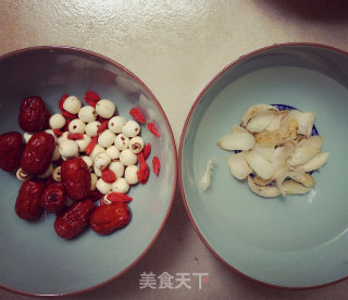 White Fungus, Snow Pear and Lotus Seed Soup recipe