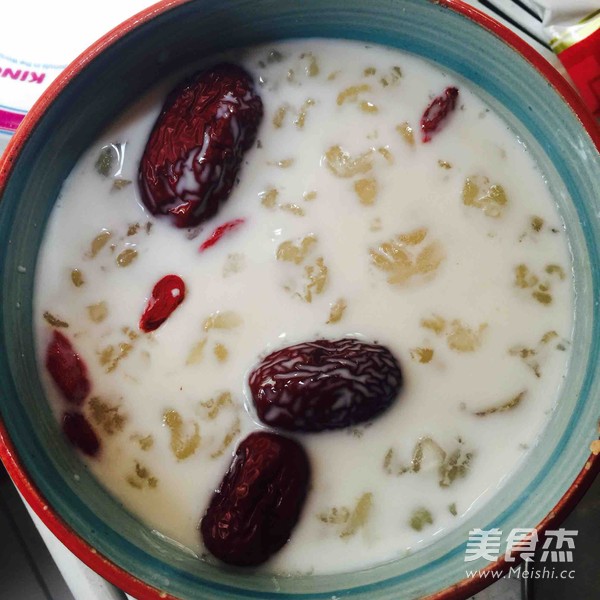 Stewed Hashima with Chinese Wolfberry and Red Dates recipe