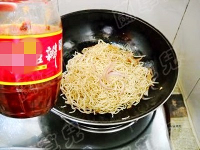 Fried Noodles with Onion and Salami recipe