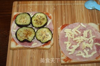 White Toast Turned into [toast Small Pizza] recipe