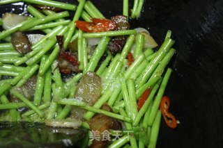 #春食野菜香# Stir-fried Bacon with Wormwood recipe