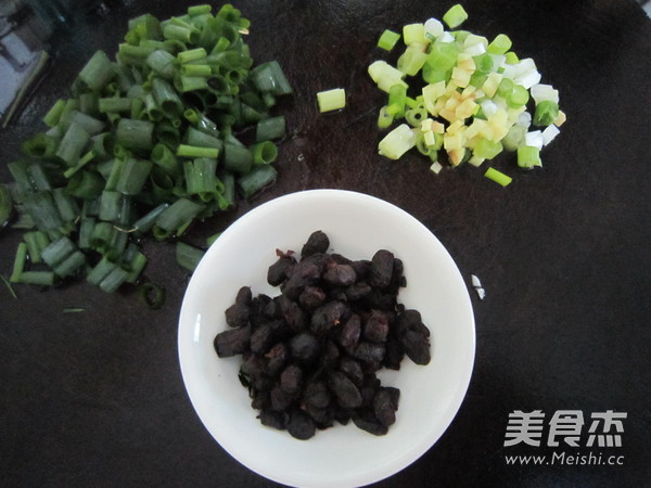 Stir-fried Poached Egg with Double Pepper recipe