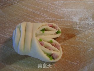A Small Gift for Children's Day-pig's Knuckle Milk and Chive Rolls recipe