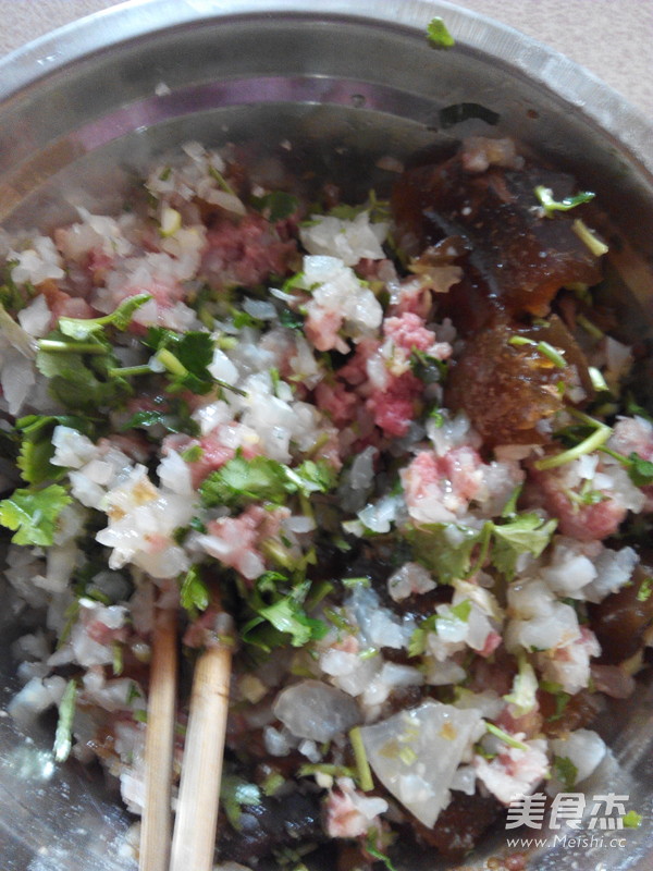 Steamed Dumplings with Beef and Radish recipe