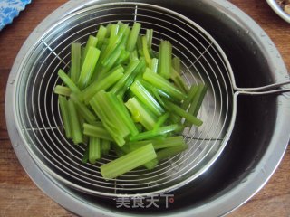 Walnuts Mixed with Parsley recipe