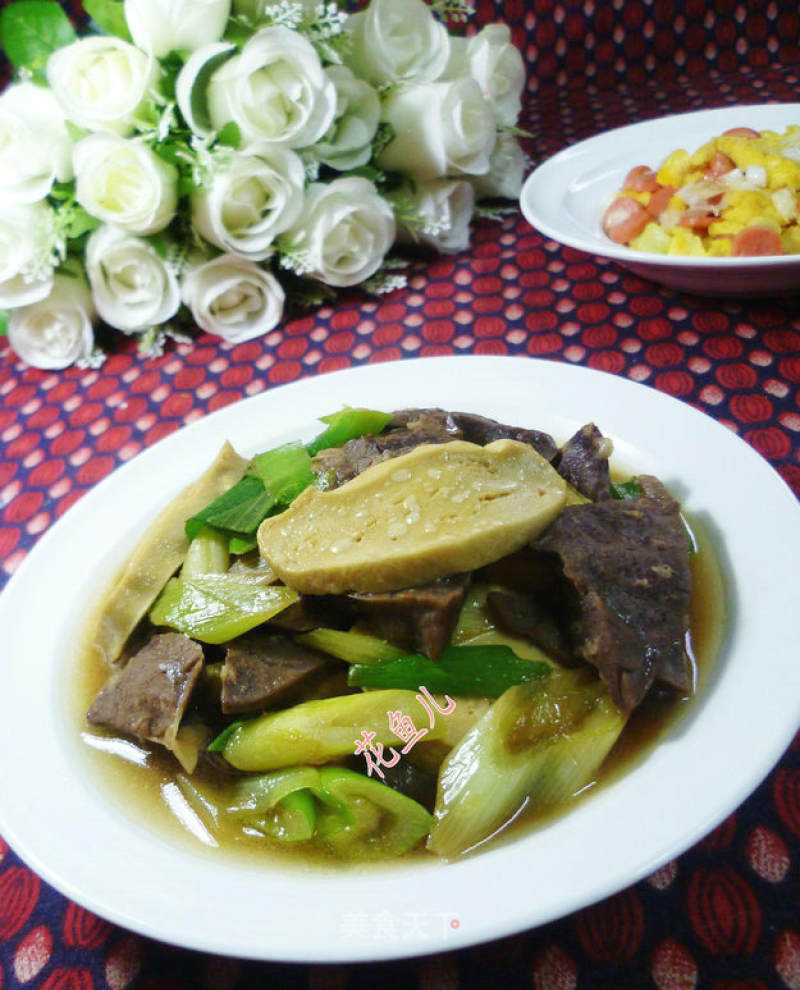 Stir-fried Pork Lung with Scallion and Small Vegetarian Chicken