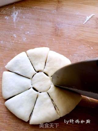 #新良第一节烤大赛# Bean Paste Petal Bread recipe