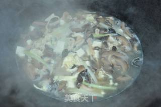 Healthy and Delicious Squid Hot and Sour Soup During Festivals recipe