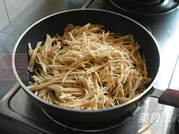 Stir-fried Pork Pancake with Garlic Moss recipe