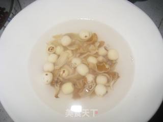 Hundred Years Hao He (lotus Seeds and Lily Stewed with Rock Sugar) recipe