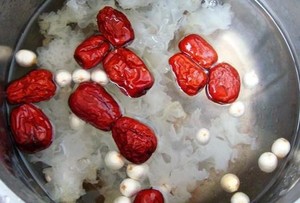 Red Date Tremella and Lotus Seed Soup recipe