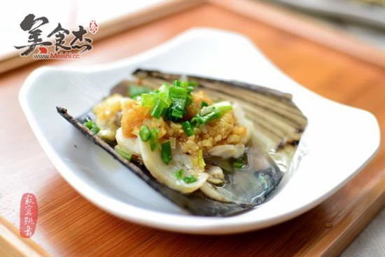 Steamed Scallops with Gold and Silver Garlic recipe