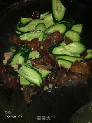 Fried Fungus with Sliced Pork and Cucumber recipe