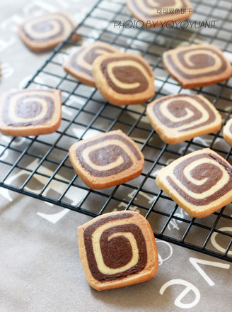 Cocoa Two-color Biscuits recipe