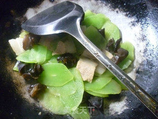 Fried Lettuce with Sliced Pork and Black Fungus recipe