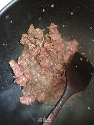 The Perfect Combination of Thinness and Meat---fried Beef with Fungus recipe