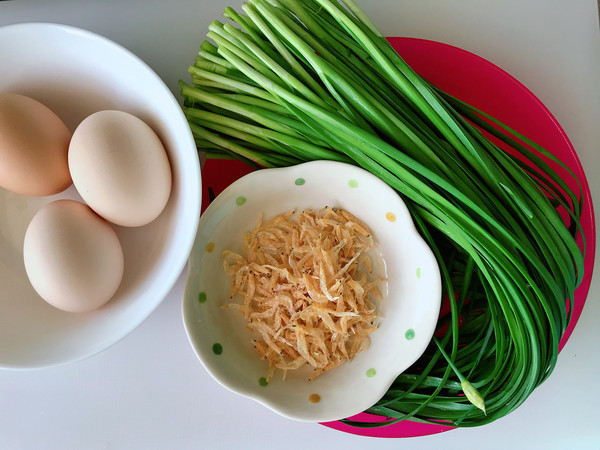 Scrambled Eggs with Leek and Shrimp Skin recipe