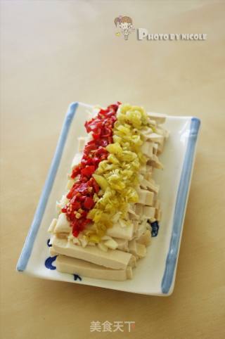 Vegetarian Food Can Also be So Wonderful-the Charming Two-color Steamed Bean Curd with Chopped Pepper recipe