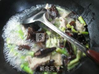 Barbecue Bran with Black Fungus Wild Bamboo Shoots recipe