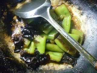 Huayu'er's Home-cooked Side Dish~~~~~~ Black Fungus Roasted Tiger Skin Pepper recipe