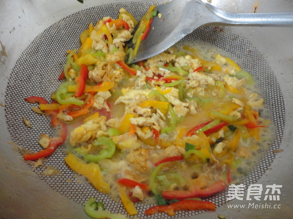 Bell Pepper and Egg Marinated Noodles recipe