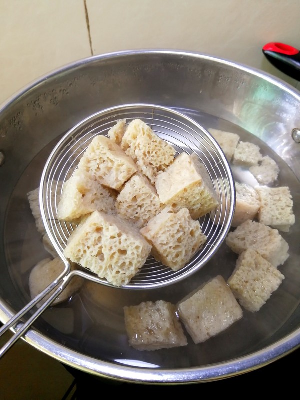 Coriander Mixed with Gluten recipe