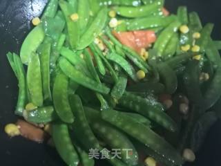 Stir-fried Snow Peas with Cured Chicken Drumsticks recipe