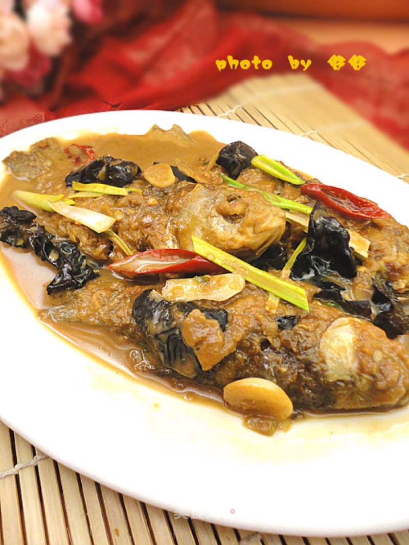 Roasted Crucian Carp with Fungus recipe