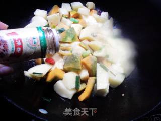 Roasted Potatoes and Pumpkin Chunks in Soy Sauce-------------boiling, Good Nutrition and Taste [trial of Jingle Sauce] recipe