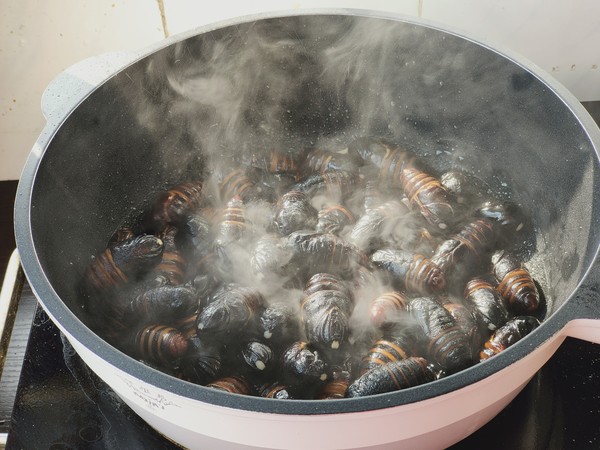 Nutritious and Delicious Oyster Sauce Silkworm Pupae, Delicious and Easy to Make recipe