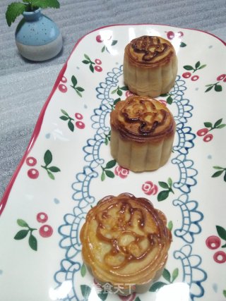 Mung Bean Paste and Egg Yolk Mooncakes recipe