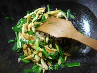 Stir-fried Leishan with Leek recipe