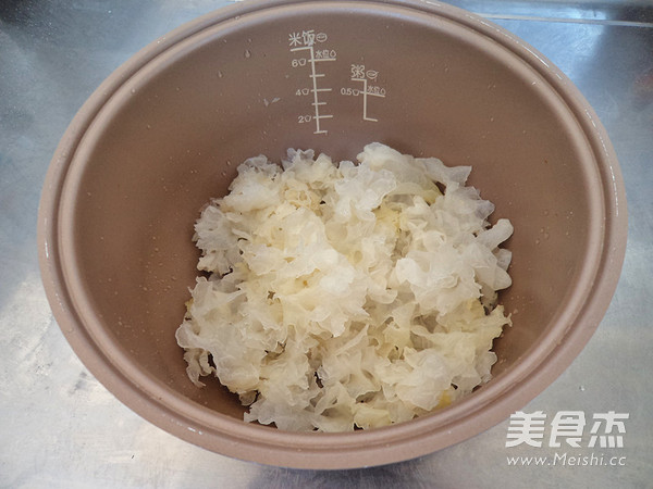 Sydney Longan and Tremella Soup recipe