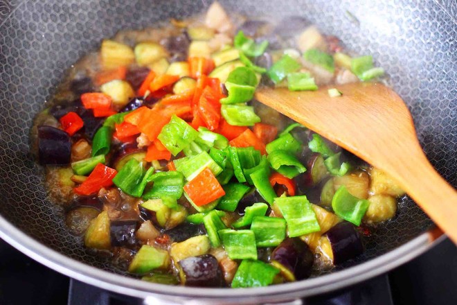 Stir-fried Diced Pork with Eggplant and Double Pepper recipe