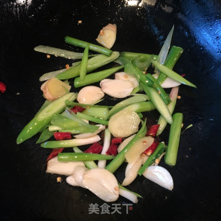 Stir-fried Fat Intestines with Green Peppers recipe