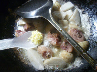 Cured Chicken Drumsticks Boiled with Taro recipe