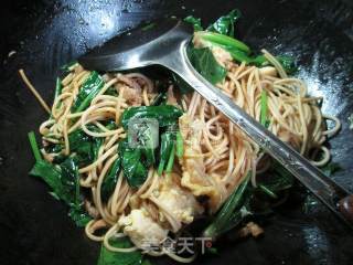 Fried Noodles with Pork, Egg and Spinach recipe