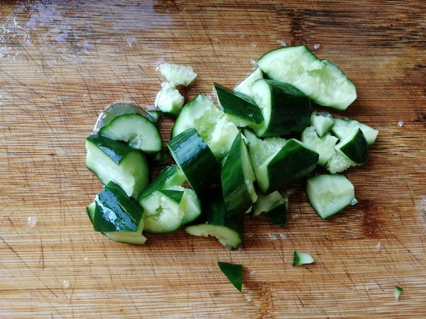 Garlic and Cucumber Mixed with Fungus recipe