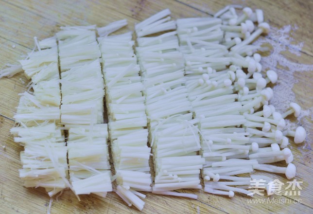 Tomato Enoki Mushroom Soup recipe