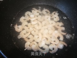 Stir-fried Shrimp with Wrinkled Pepper Fungus recipe