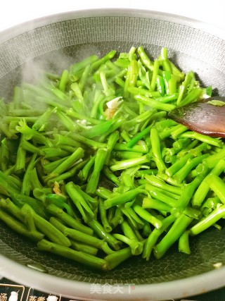Stir-fried Water Spinach Stems with Fermented Glutinous Rice recipe
