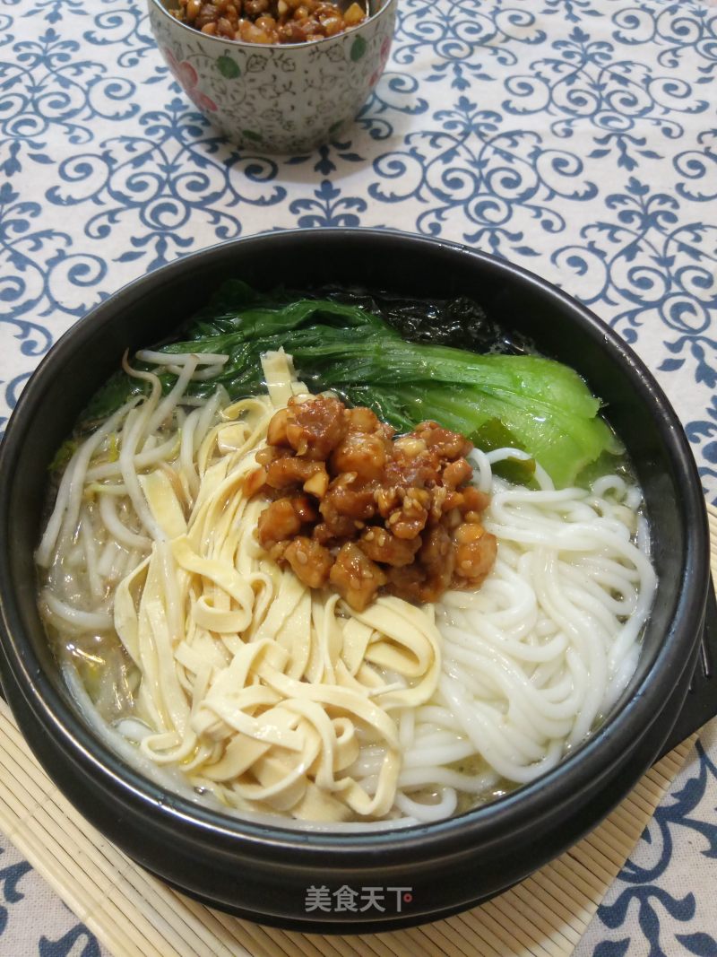 Rice Noodles with Meat Sauce